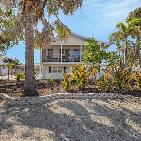 140 Barefoot Bungalow: 4Br/2Ba W/ Heated Pool!